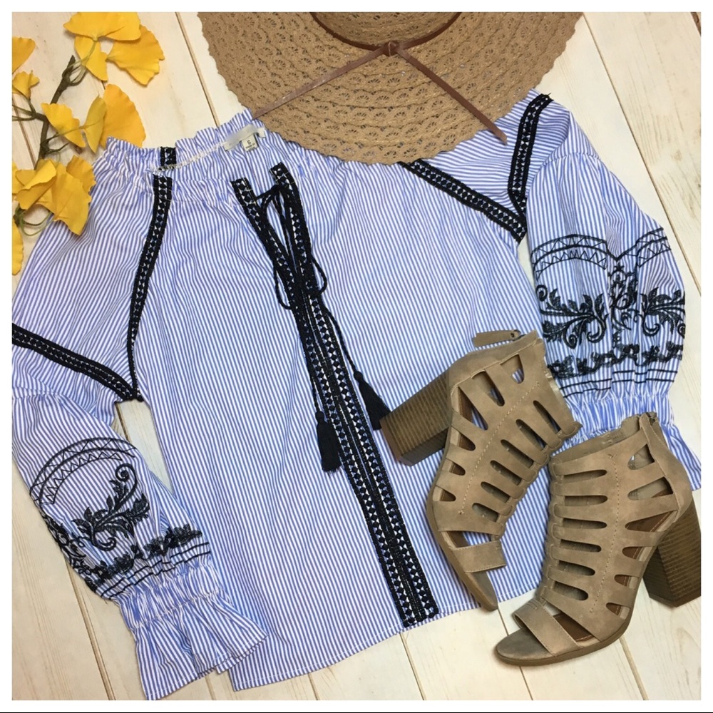 LAST ONE❗️ Embroidered pin stripe tassel tie top - Picture 4 of 4